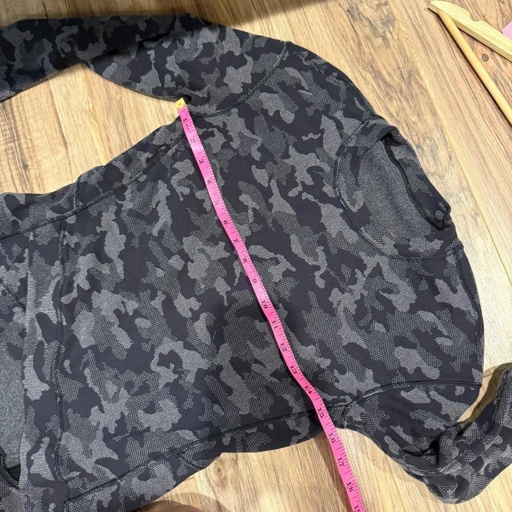 Lululemon Close to Crossing Long Sleeve *Rulu
Heritage Camo - Picture 6 of 7